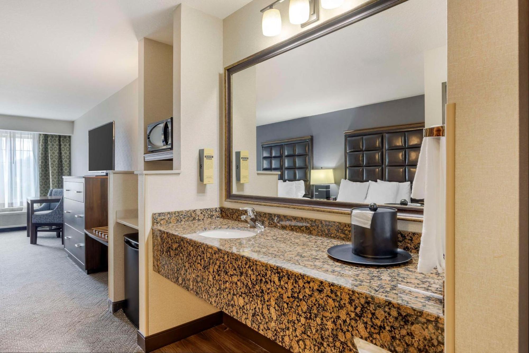 Best Western Plus Northwind Inn & Suites Tigard Esterno foto